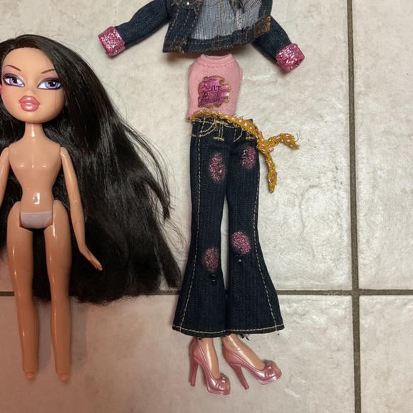 Bratz Flower Girlz Nora - Picture 3 of 7